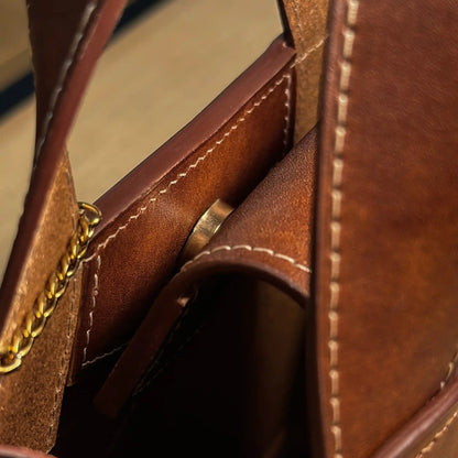 Close-up of the secure magnetic closure and premium golden chain detail on the Maple leather bag