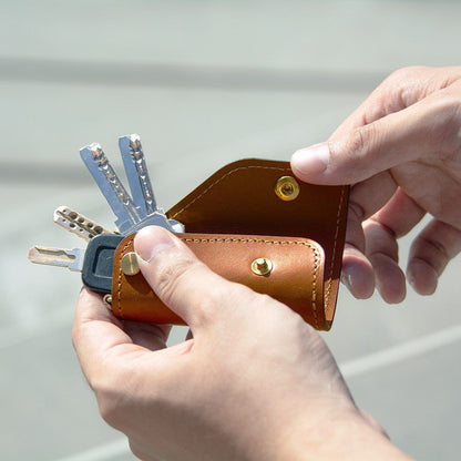 Using the SIDECAR leather key holder to access keys. Designed as a minimalist and silent key organizer to protect your phone
